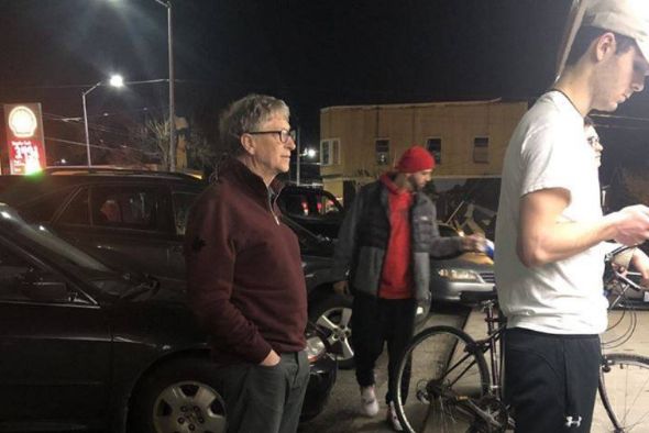 Billionaire Bill Gates Waits in Line For a Burger