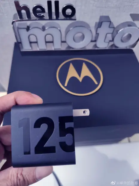 Motorola executive revealed its upcoming 125W charger